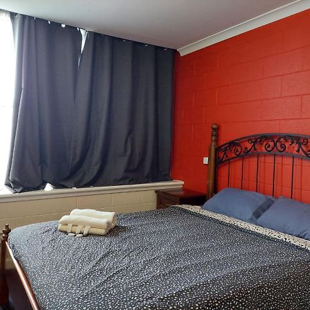 Port Adelaide Backpackers Hostel Exterior photo