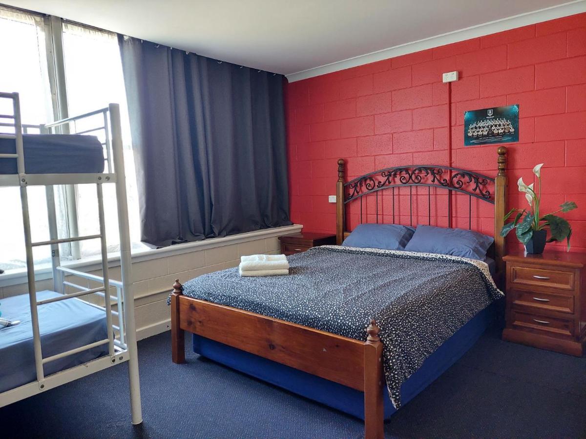 Port Adelaide Backpackers Hostel Exterior photo