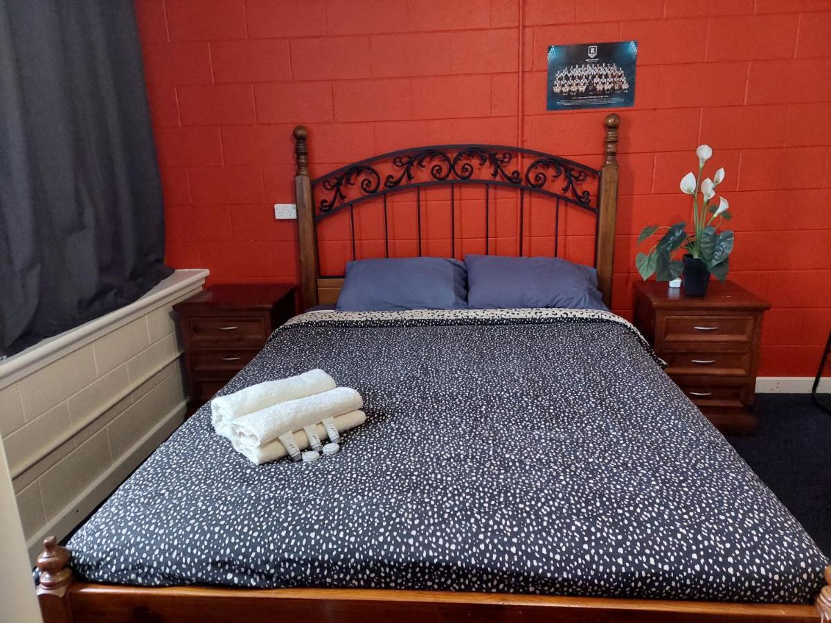 Port Adelaide Backpackers Hostel Exterior photo