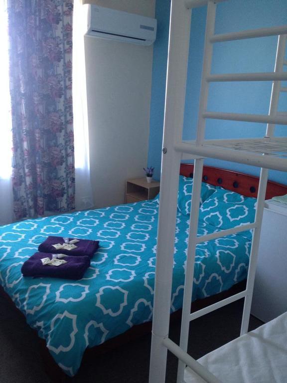 Port Adelaide Backpackers Hostel Exterior photo