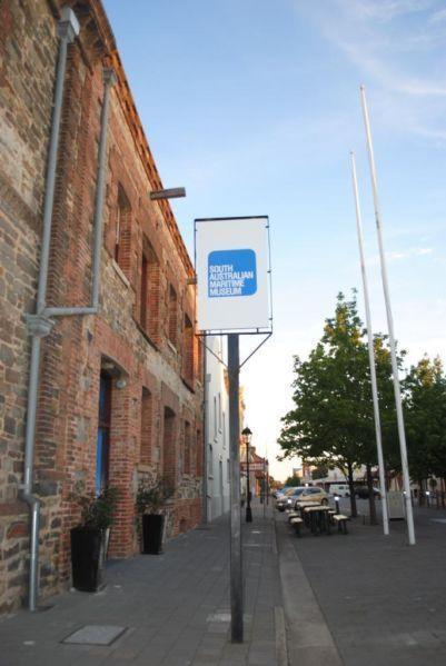 Port Adelaide Backpackers Hostel Exterior photo