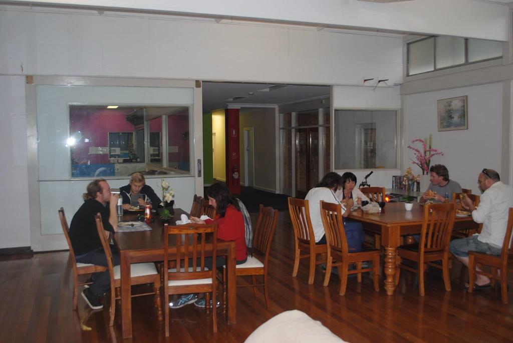 Port Adelaide Backpackers Hostel Exterior photo