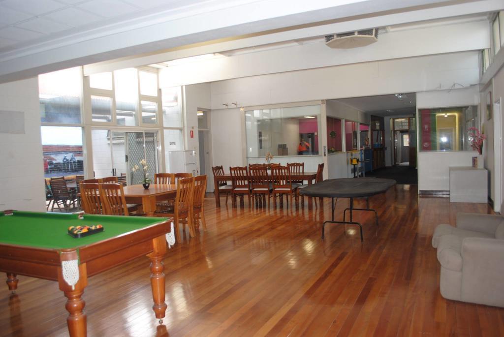 Port Adelaide Backpackers Hostel Exterior photo