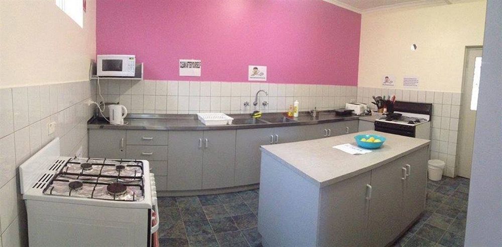 Port Adelaide Backpackers Hostel Exterior photo