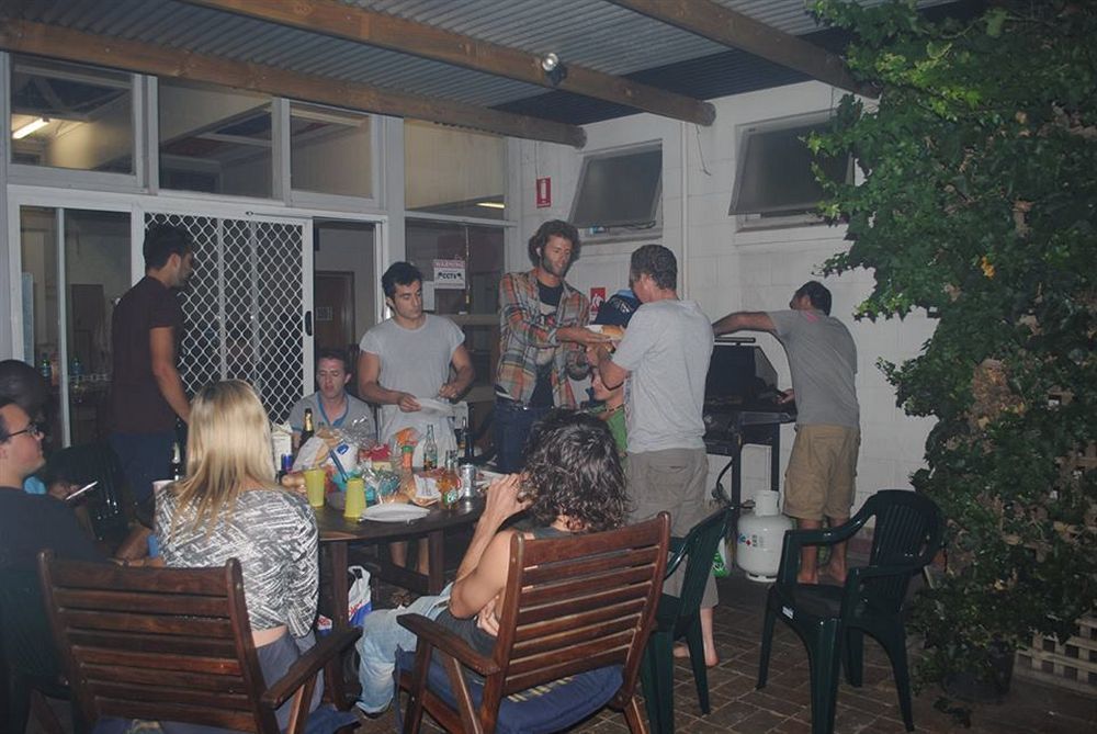 Port Adelaide Backpackers Hostel Exterior photo