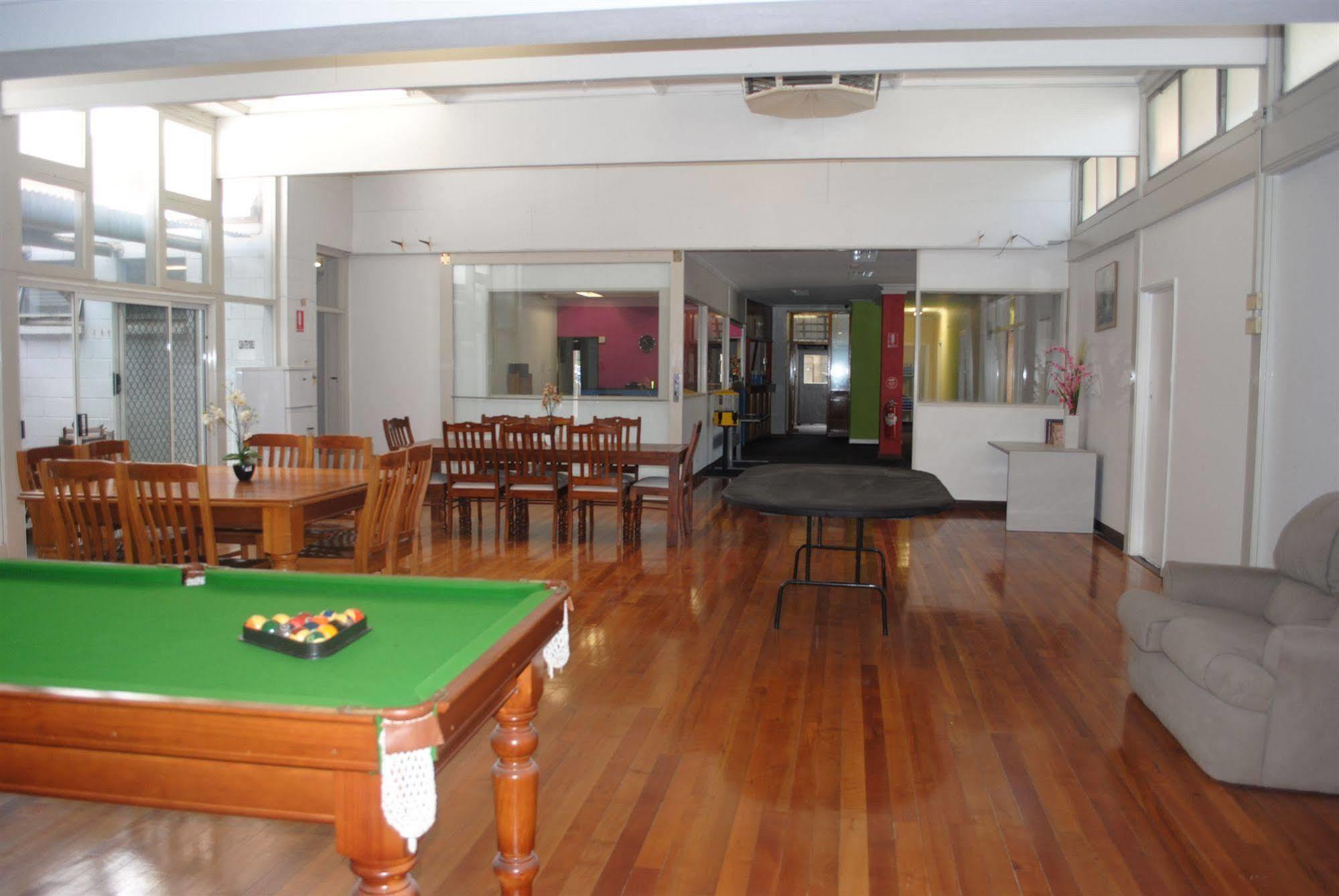 Port Adelaide Backpackers Hostel Exterior photo