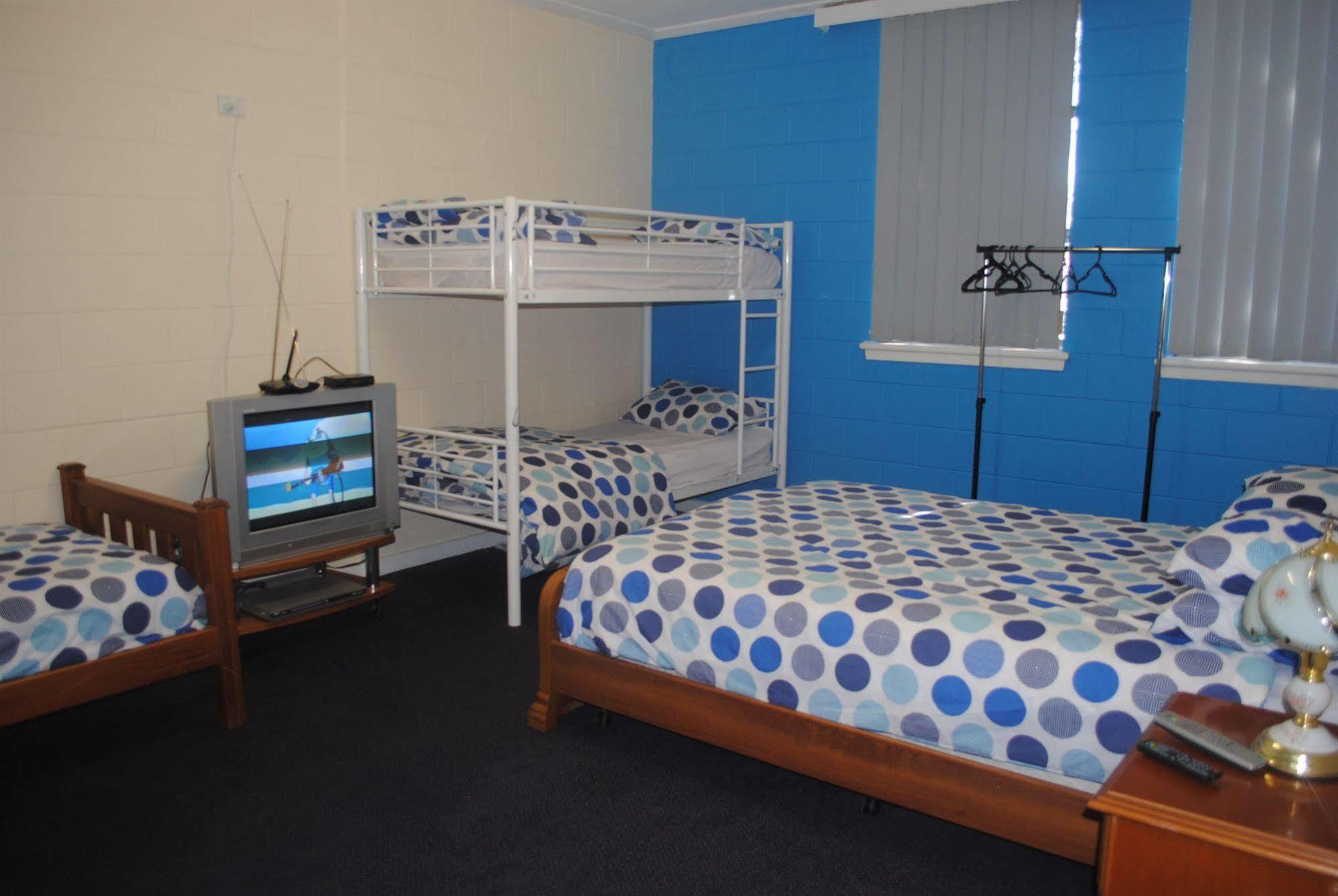 Port Adelaide Backpackers Hostel Exterior photo