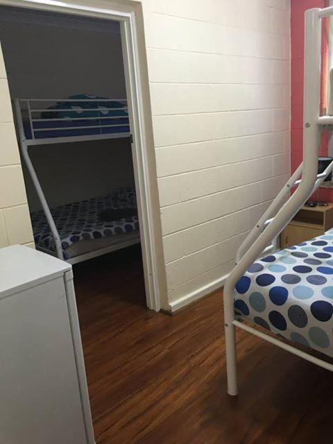 Port Adelaide Backpackers Hostel Exterior photo